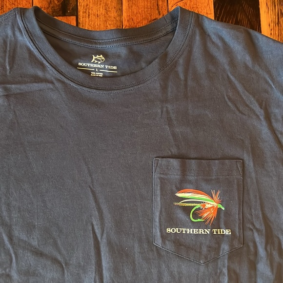 Southern Tide 12 Flies of Christmas fly fishing holiday tee - Picture 3 of 3